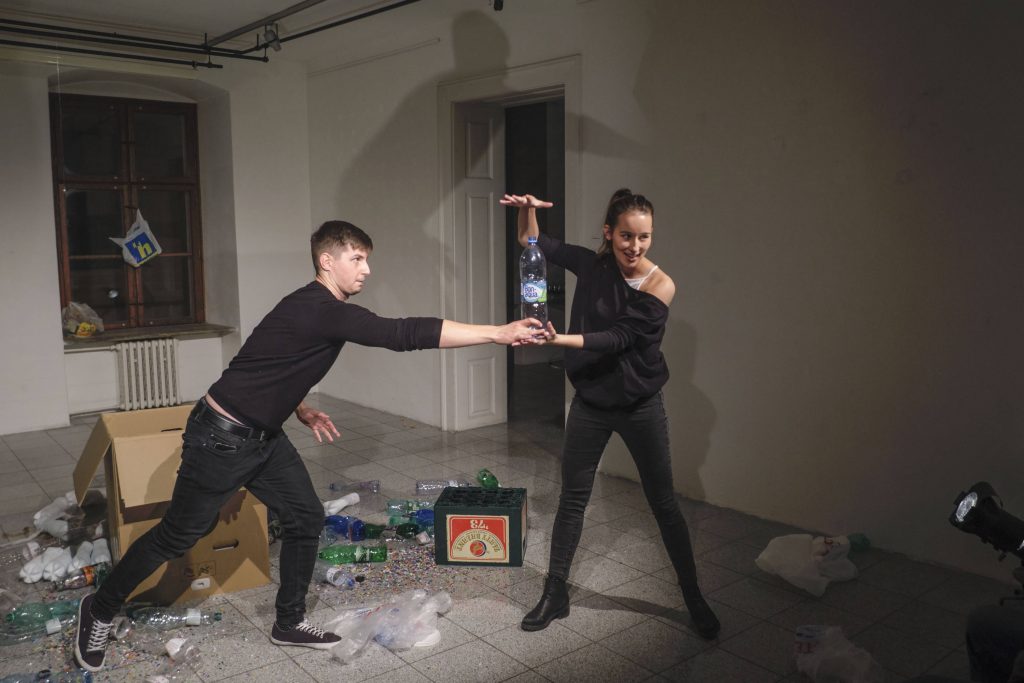 Photo from the performance Plastové nebo (Plastic Sky)